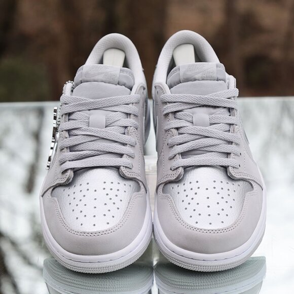 Air Jordan 1 Retro Low OG Metallic Silver - Picture 9 of 13